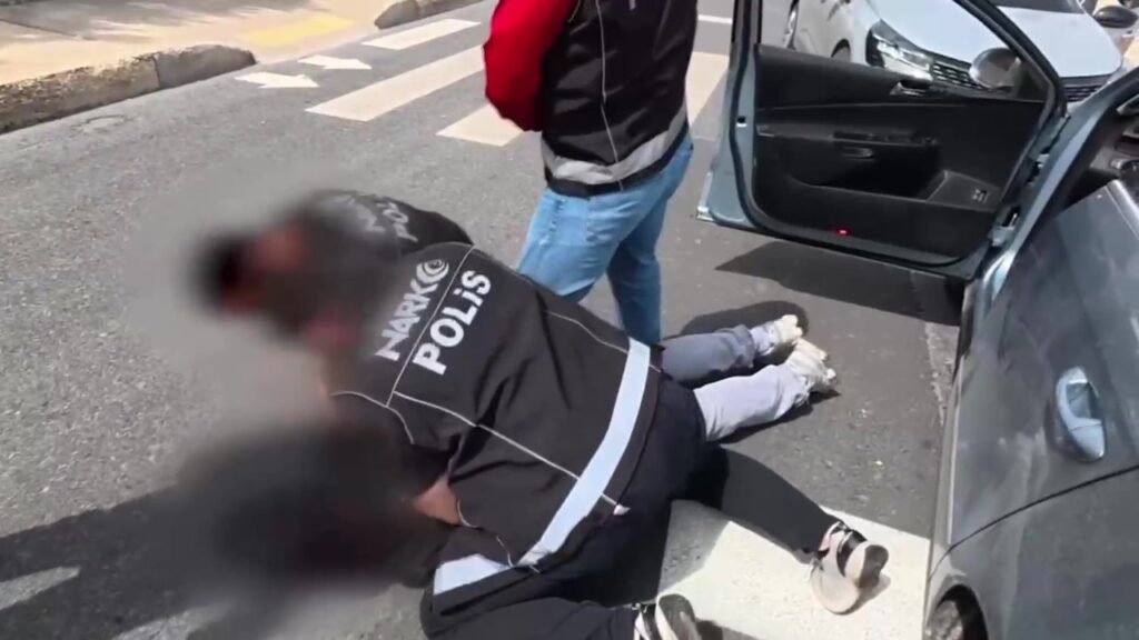 ÇATALCA'DA UYUŞTURUCU OPERASYONU: 11 KİLO 500 GRAM KOKAİN ELE GEÇİRİLDİ